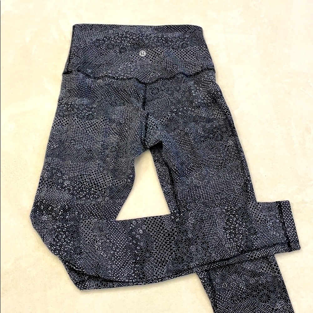 Lululemon Align high rise - size 4, black/white